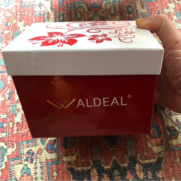 New in box “We will be friends until we’re old & senile…” Friends Coffee… - Picture 2 of 6